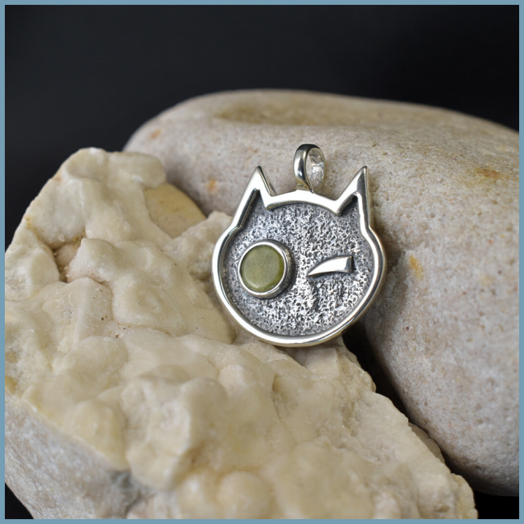 wisiorek-srebrny-jaspis-glowa-kota-kamien.png