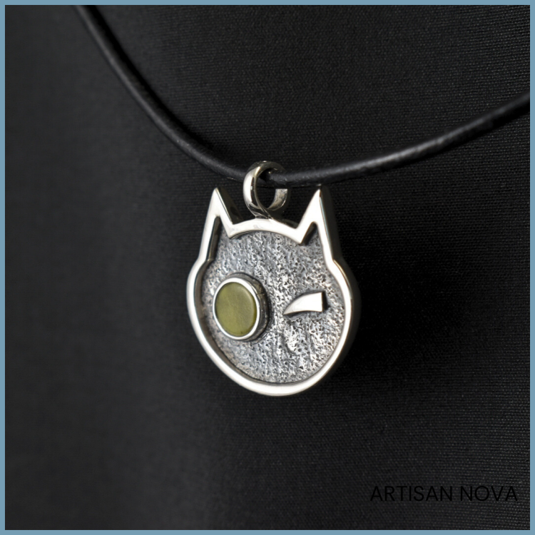 pliku: naszyjnik-srebrny-jaspis-glowa-kota-rzemien.png