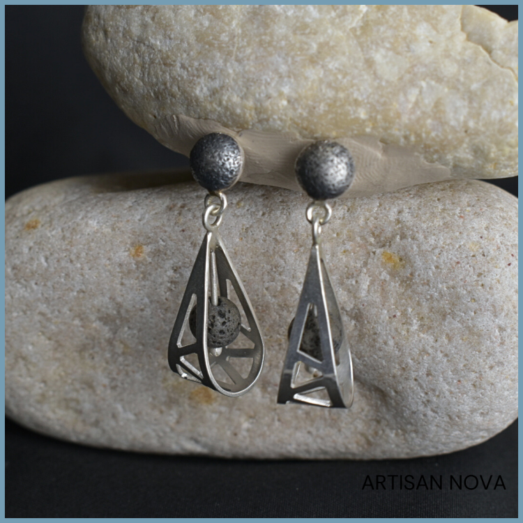 srebrne-kolczyki-wiszace-lawa-geometria-detal.png