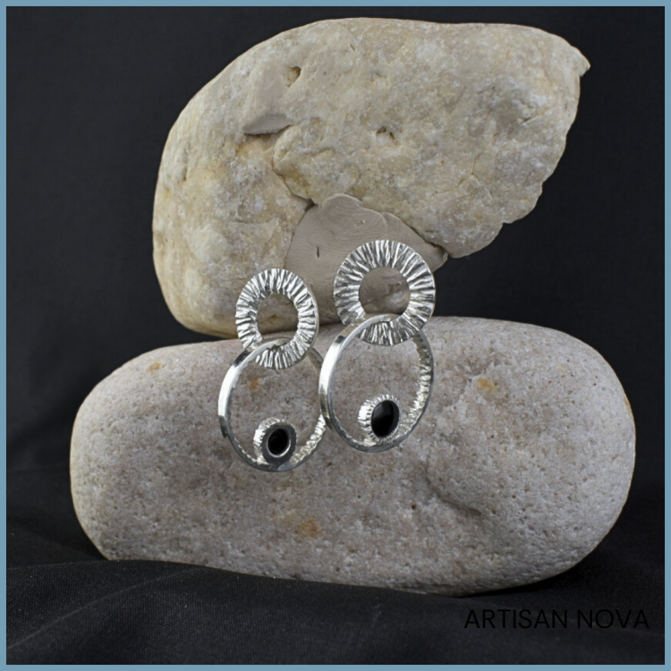 kolczyki-srebrne-onyks-kola-faktura-kamien.png