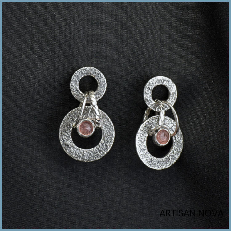 kolczyki-srebrne-kwarc-truskawkowy-kola-para-inny-sposob-noszenia.png