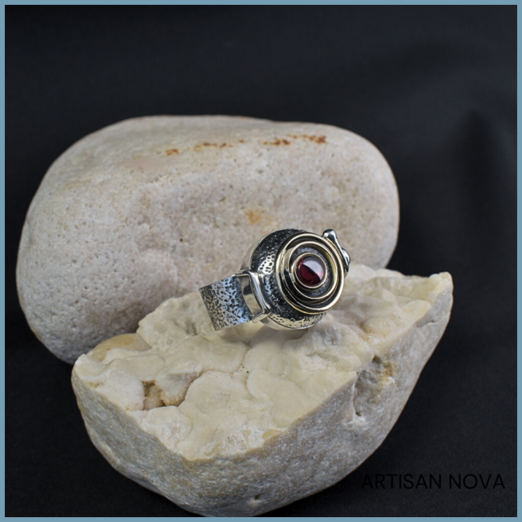 pierscionek-sekretnik-srebro-925-zloto-585-granat-front.jpg