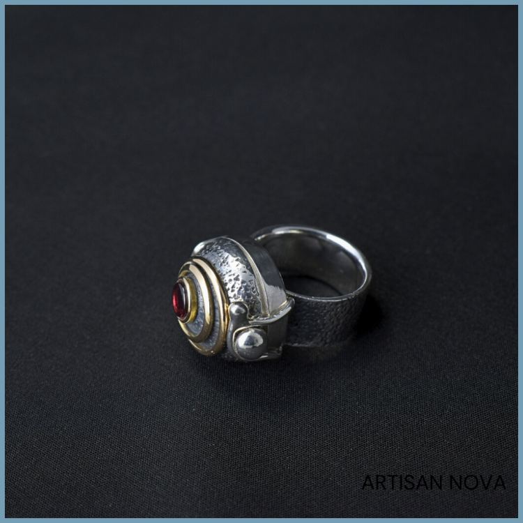 pierscionek-sekretnik-srebro-925-zloto-585-granat-detal.jpg