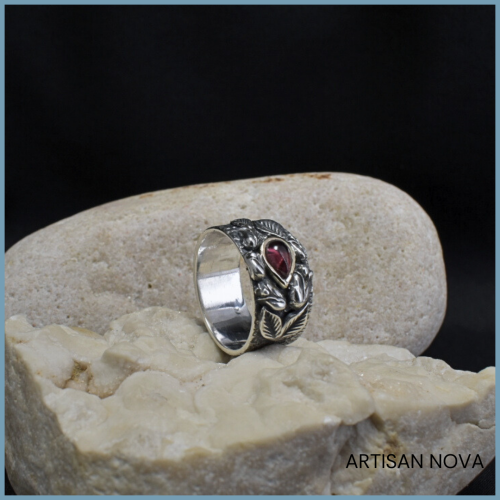 pierscionek-srebro-925-granat-rodolit-widok-boczny.png