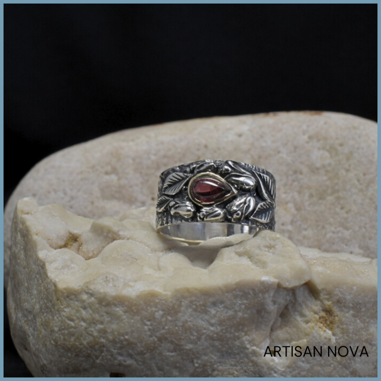 pierscionek-srebro-925-granat-rodolit-detal-faktury.png