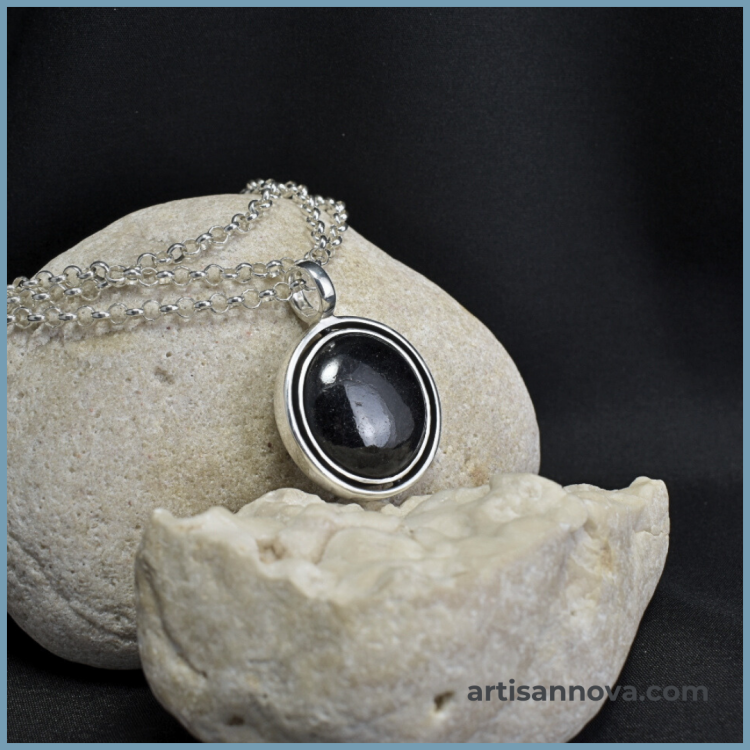 naszyjnik-srebro-925-czarny-turmalin-front-medalion-artisan-nova.jpg