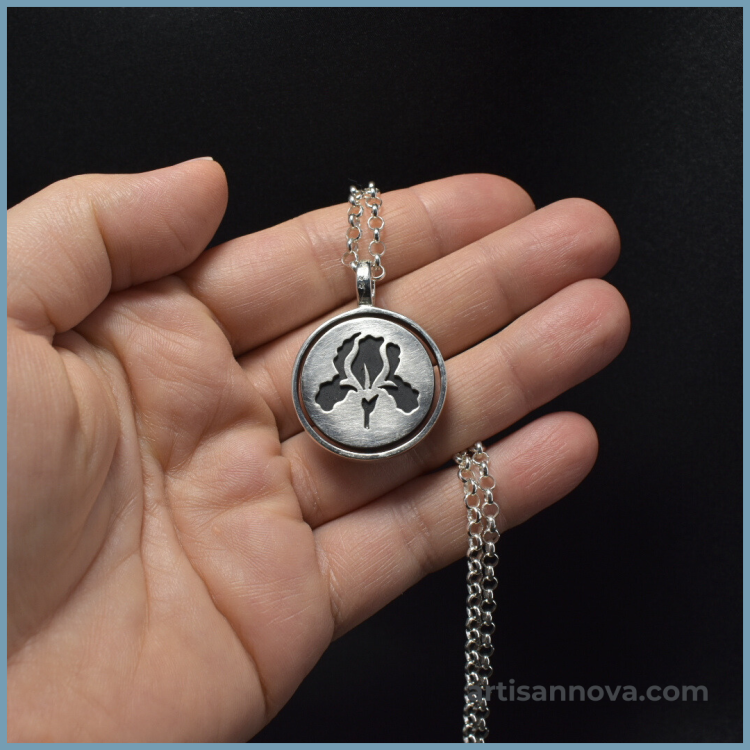 naszyjnik-srebro-925-irys-w-dloni-artisan-nova.jpg