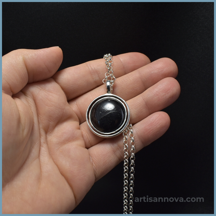 naszyjnik-srebro-925-czarny-turmalin-w-dloni-artisan-nova.jpg
