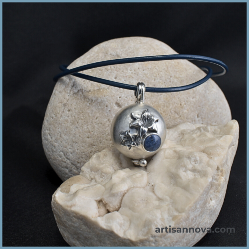 medalion-sekretnik-srebro-925-dumortieryt-kula.png