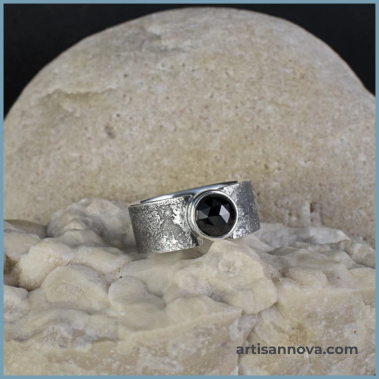 pierscionek-srebro-925-spinel-obraczka-fakturowana-rozmiar-13-front 2.png