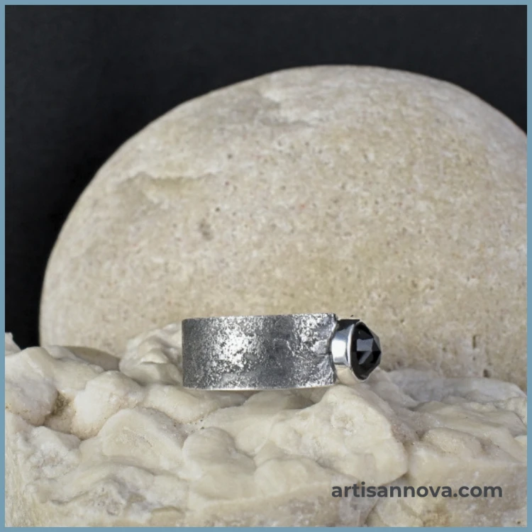 pierscionek-srebro-925-spinel-obraczka-fakturowana-rozmiar-13-profil 3.png