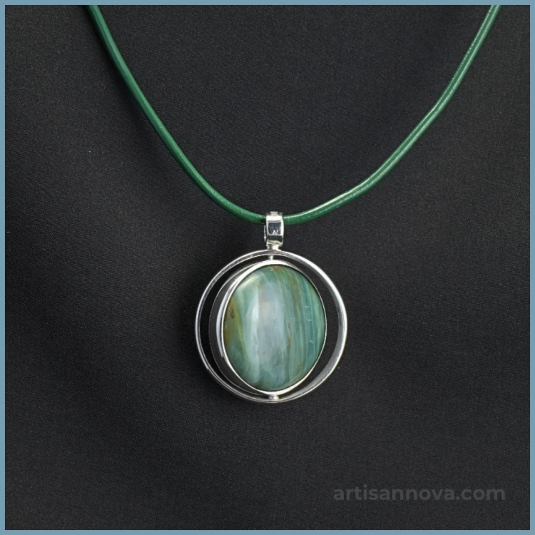 naszyjnik-srebro-925-jaspis-medalion-obrotowy-dwustronny-detal.png