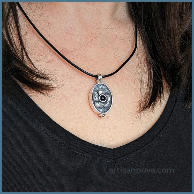 srebrny-sekretnik-owal-kwiat-spinel (6).png